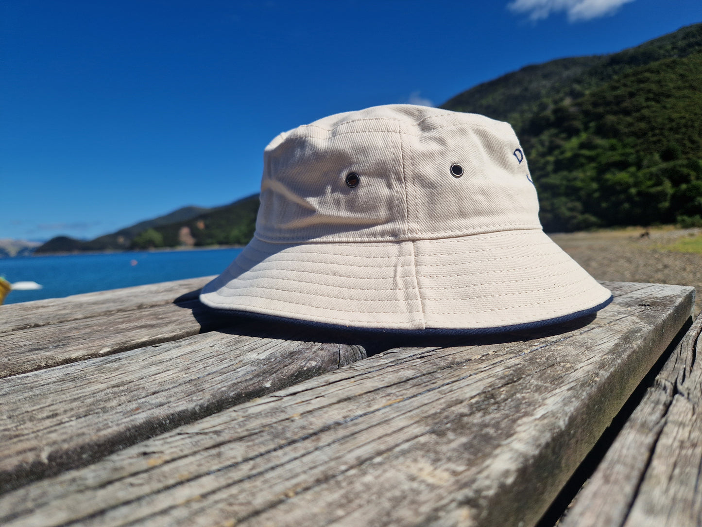 Bucket Hat Cream & Navy